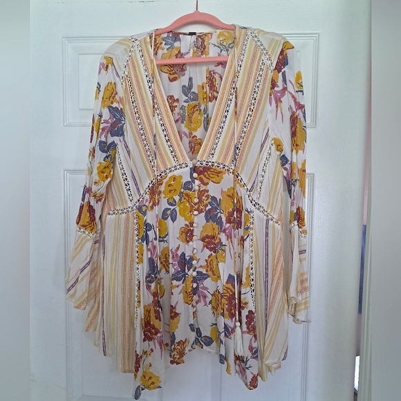 Rare Free People Lovestoned Lace Buttondown Printed Crochet Bell Sleeve Tunic XS - Picture 3 of 11